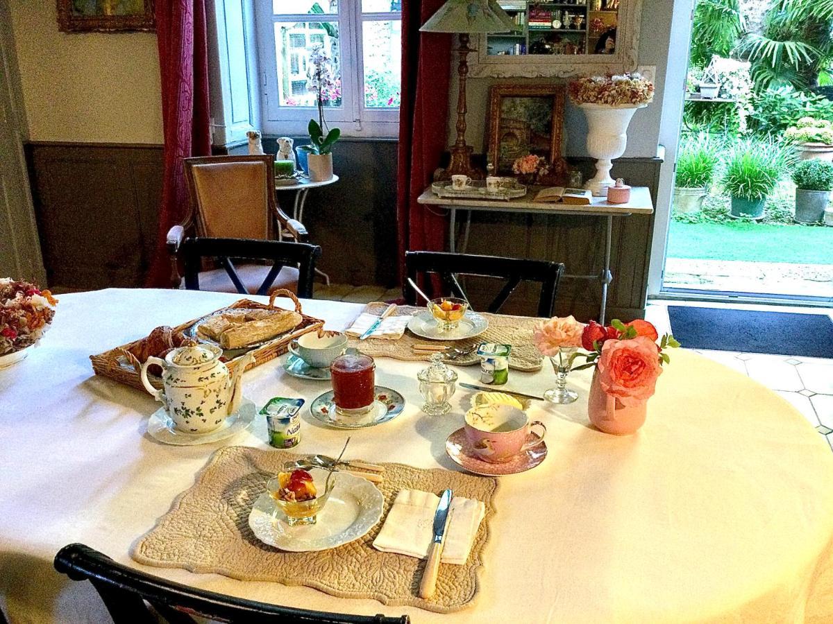 L'Orangerie Du General Bed & Breakfast Saint-Jean-dʼAngély Eksteriør bilde